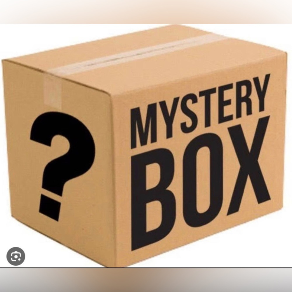Women’s Medium, Large & XL Dresses Mystery Box Bundle !